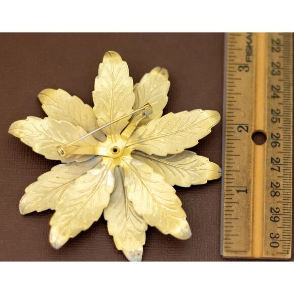 Vintage Art Nouveau Intricate Leaf Petals Floral Brooch - U31 - Picture 2 of 2